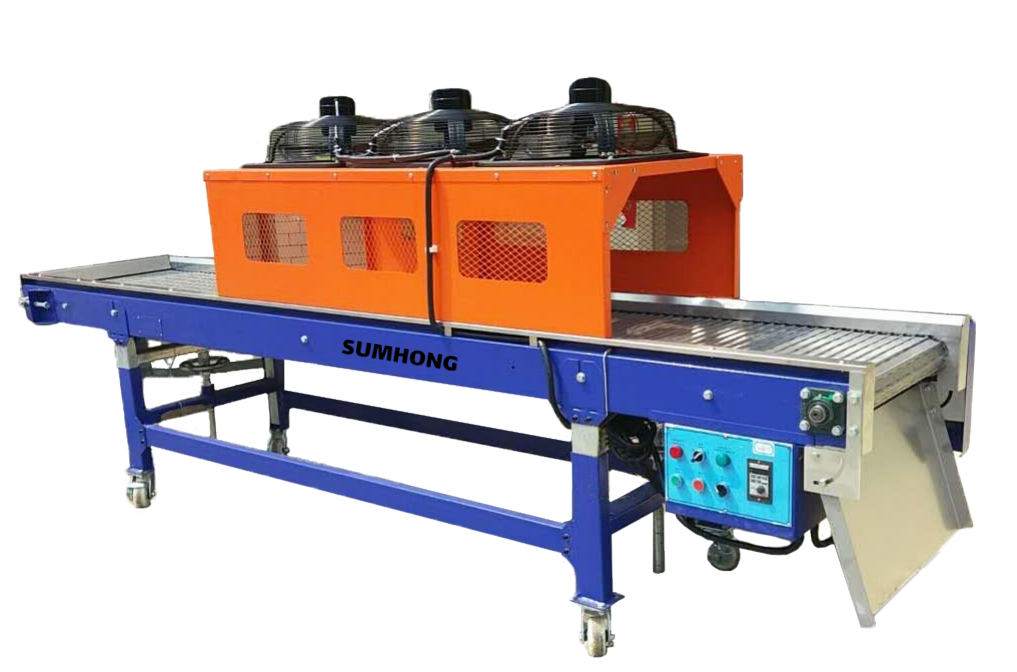 Die-casting machine chain plate conveyor for efficient material transport.